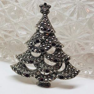 Vintage Christmas Tree Rhibestone Brooch